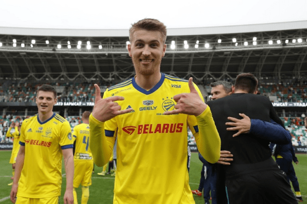 В переговорах Андрей Капский любит давить на совесть футболистов – с двумя подписантами за режим это не очень помогло