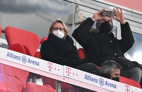 Бундеслигой теперь руководит женщина. Доната Хопфен – медиаменеджер и инноватор, обещает самую цифровую лигу мира Бундеслигой теперь руководит женщина. Доната Хопфен – медиаменеджер и инноватор, обещает самую цифровую лигу мира