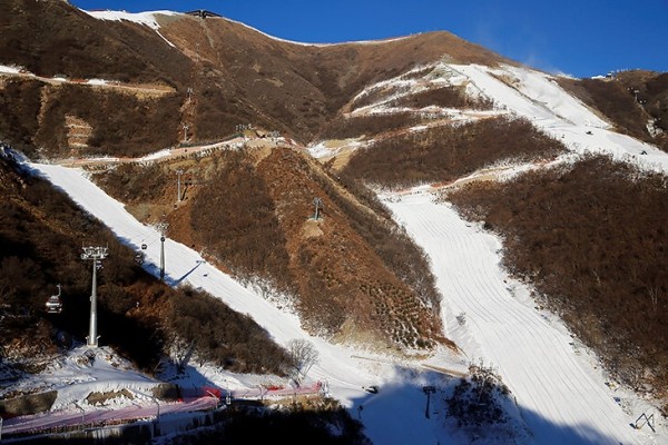 Как выглядят арены Олимпиады-2022? Трасса в ущелье, трамплин на крыше сталелитейного завода, дворец из фильма «Форрест Гамп» Как выглядят арены Олимпиады-2022? Трасса в ущелье, трамплин на крыше сталелитейного завода, дворец из фильма «Форрест Гамп»