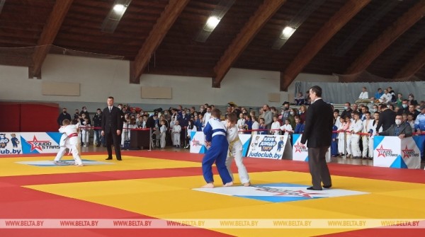 Более 400 юных дзюдоистов выступают на турнире в "Стайках"