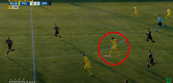 Чемпион мира в боксе Усик дебютировал в украинском футболе: мог забить первым касанием, и даже разогнал опасную атаку Чемпион мира в боксе Усик дебютировал в украинском футболе: мог забить первым касанием, и даже разогнал опасную атаку