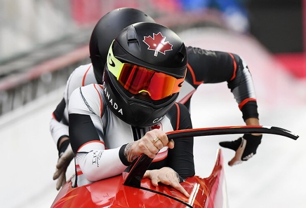 «Меня запугивали, подчиняли – я теряла себя». Канадская панк-звезда бобслея, которая перешла в сборную США и выиграла золото