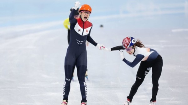 Нидерландская спортсменка Сюзанне Схюлтинг стала чемпионкой ОИ по шорт-треку