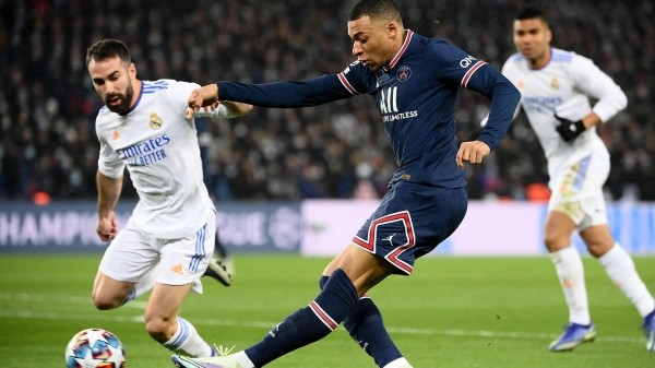 Футбол.  Лига чемпионов. "Манчестер Сити" разгромил "Спортинг", "Реал" минимально уступил "ПСЖ" в первых матчах 1/8 финала
 