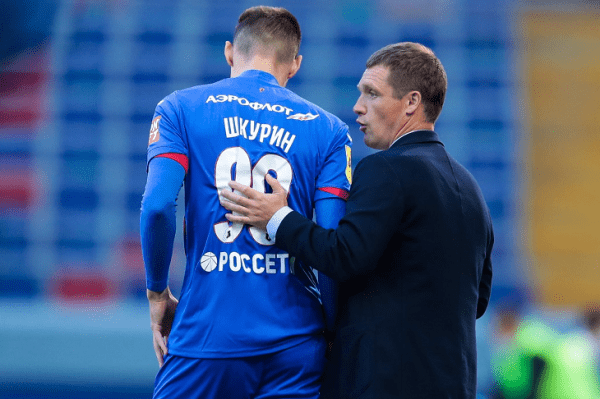 Гончаренко после беседы с Базановым предлагал Шкурину прогнуться под АБФФ &ndash; тот отказался, а сам тренер о ситуации в Беларуси говорит ну очень осторожно