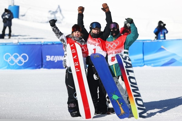 Американская сноубордистка покорила олимпийские склоны и сердца беларусов своей доской от Prada. За такое в стране Лукашенко можно попасть на сутки Американская сноубордистка покорила олимпийские склоны и сердца беларусов своей доской от Prada. За такое в стране Лукашенко можно попасть на сутки