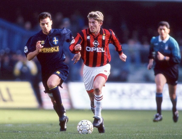 Игрок «МЮ» из великого финала ЛЧ-1999 много лет страдал от травмы колена, а теперь наслаждается работой в пиццерии