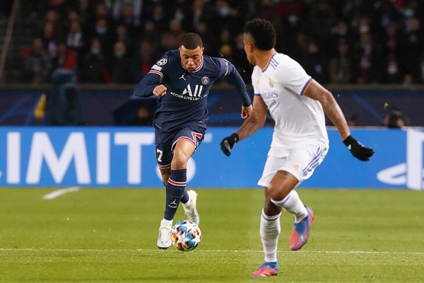 «У нас почти нет отношений». Между «ПСЖ» и «Реалом» раскол – а Перес еще и опоздал на совместный ужин перед ЛЧ