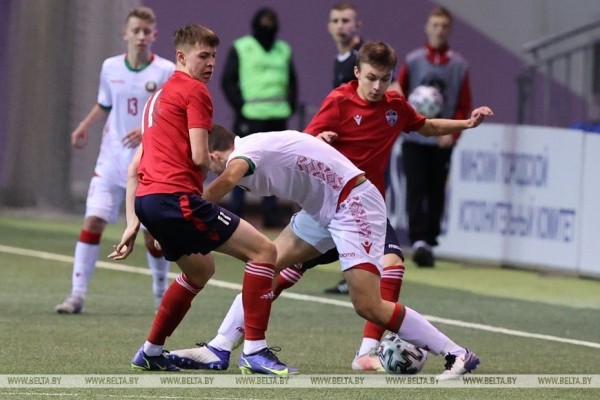 ФОТОФАКТ: Юношеский футбольный турнир "Кубок развития" проходит в Минске ФОТОФАКТ: Юношеский футбольный турнир "Кубок развития" проходит в Минске