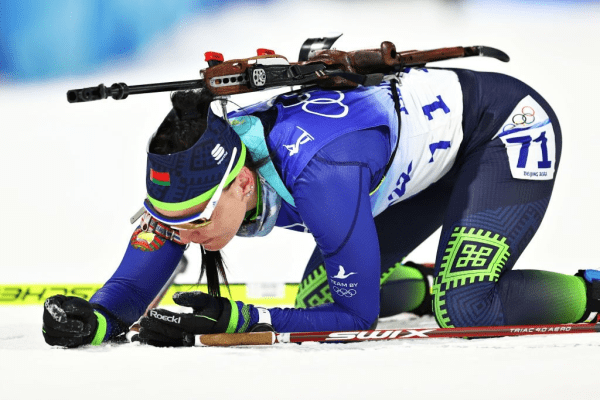 Россияне, которых завезли в Беларусь (25% команды на ОИ!), в Пекине были безнадежно далеки от медалей, но провалились не все, а некоторые и похвалили себя