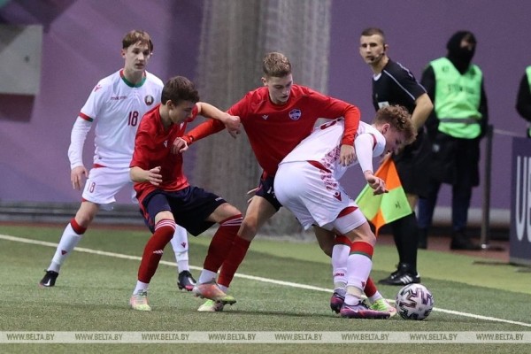 ФОТОФАКТ: Юношеский футбольный турнир "Кубок развития" проходит в Минске ФОТОФАКТ: Юношеский футбольный турнир "Кубок развития" проходит в Минске
