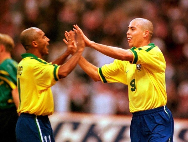 Роналдо в эфире: Холанду не хватает техники, Суперлига будет, Ромарио специально звал на тусовку, чтобы утомить перед играми Роналдо в эфире: Холанду не хватает техники, Суперлига будет, Ромарио специально звал на тусовку, чтобы утомить перед играми