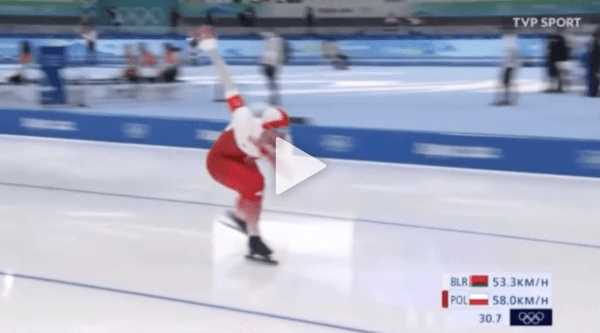 Антипример дня. Беларусский конькобежец держал темп чемпиона Европы, но запнулся – и выбрал занять без борьбы последнее место 