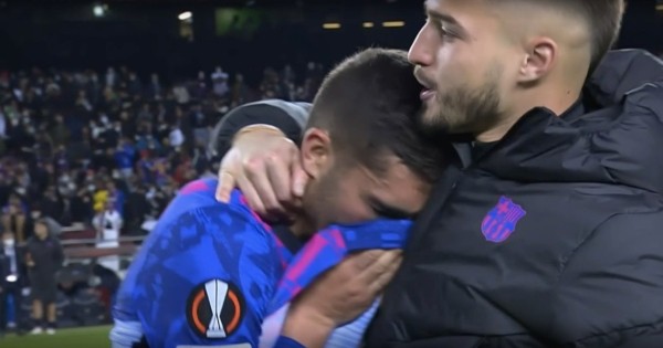 Торрес праздновал гол без логотипа «Барселоны» на форме и расплакался из-за упущенных моментов. Сильно расклеился Торрес праздновал гол без логотипа «Барселоны» на форме и расплакался из-за упущенных моментов. Сильно расклеился