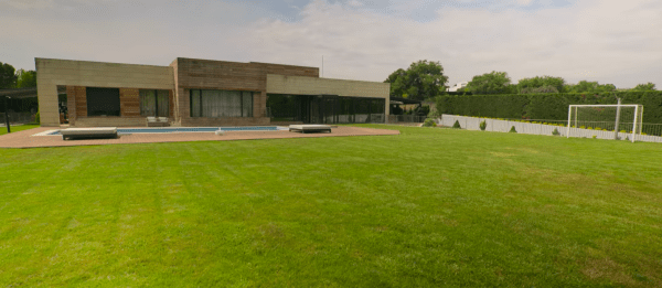 Реалити про Джорджину от Netflix &ndash; просто ужас. Можно ослепнуть от люкса и мерцания лести  