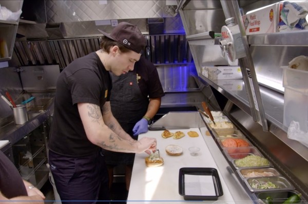 Сколько стоит один выпуск кулинарного шоу Бруклина Бэкхема? Спойлер: очень дорого Сколько стоит один выпуск кулинарного шоу Бруклина Бэкхема? Спойлер: очень дорого