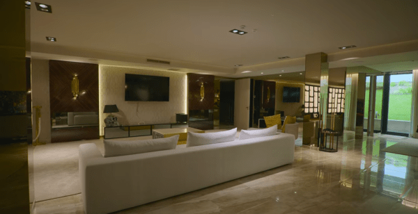 Реалити про Джорджину от Netflix &ndash; просто ужас. Можно ослепнуть от люкса и мерцания лести  