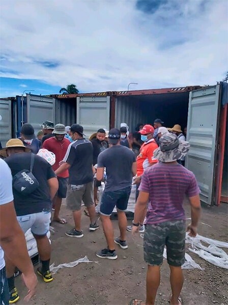 Знаете, почему тот парень в масле из Полинезии не на Олимпиаде? Спасает родину от последствий цунами – мгновенно собрал более $500 тысяч