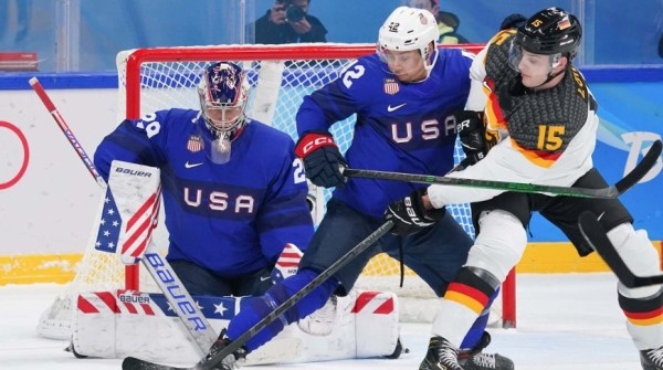 Хоккеисты США и Швеции вышли в четвертьфинал олимпийского турнира