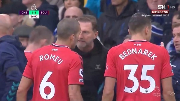 В АПЛ придумали, как брать тайм-ауты в футболе: симулируют травмы, чтобы поговорить с тренером и получить энергогель В АПЛ придумали, как брать тайм-ауты в футболе: симулируют травмы, чтобы поговорить с тренером и получить энергогель