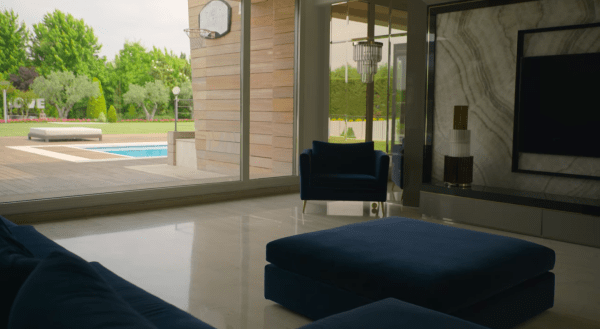 Реалити про Джорджину от Netflix &ndash; просто ужас. Можно ослепнуть от люкса и мерцания лести  