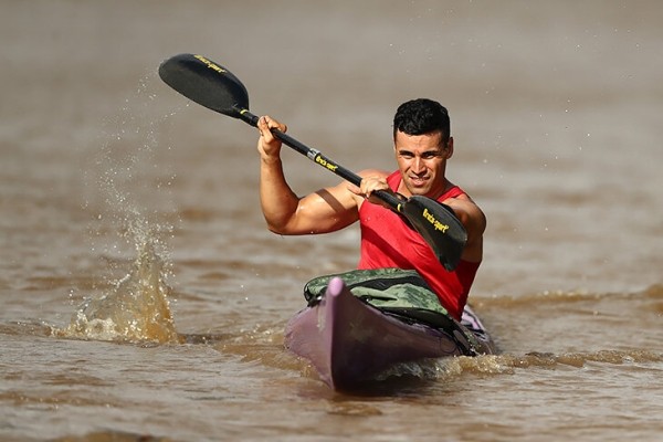 Знаете, почему тот парень в масле из Полинезии не на Олимпиаде? Спасает родину от последствий цунами – мгновенно собрал более $500 тысяч