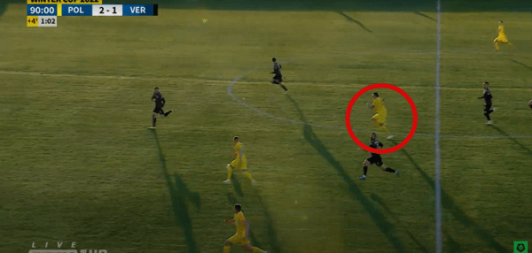 Чемпион мира в боксе Усик дебютировал в украинском футболе: мог забить первым касанием, и даже разогнал опасную атаку Чемпион мира в боксе Усик дебютировал в украинском футболе: мог забить первым касанием, и даже разогнал опасную атаку