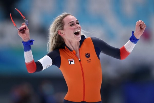 Олимпиада.  Пекин-2022. Конькобежка Ирен Схаутен завоевала золотую медаль в масстарте, Марина Зуева — 7-я
 