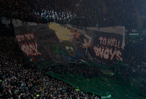 Дерби &laquo;Селтика&raquo; и &laquo;Рейнджерс&raquo; &ndash; электричество! Зеленое световое шоу, сумасшедшие болельщики и адские баннеры