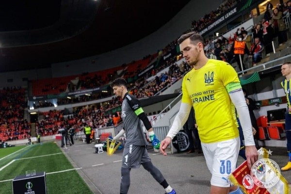 Поддержка Украины на спортивных аренах: «Барселона» с «Наполи» против войны, сине-желтый флаг на матче россиян, послание Путину в Литве Поддержка Украины на спортивных аренах: «Барселона» с «Наполи» против войны, сине-желтый флаг на матче россиян, послание Путину в Литве