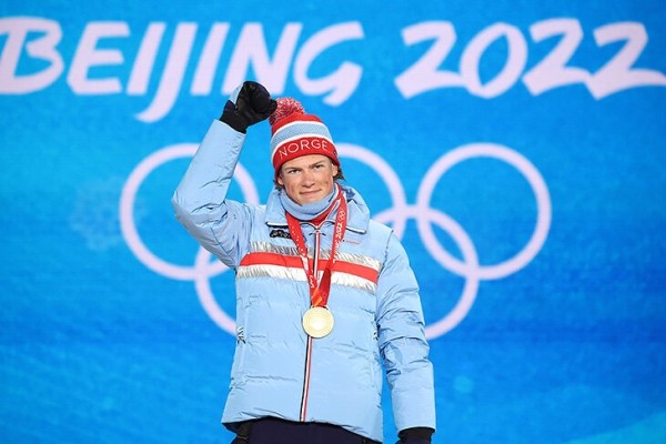 Йоханнес Бо – лидер (4 золотых!), Большунов сразу за ним, тройная чемпионка Йохауг. Главные мультимедалисты Пекина-2022 Йоханнес Бо – лидер (4 золотых!), Большунов сразу за ним, тройная чемпионка Йохауг. Главные мультимедалисты Пекина-2022