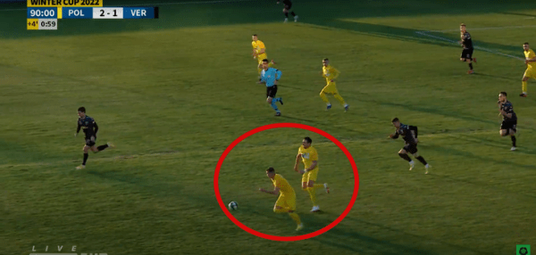 Чемпион мира в боксе Усик дебютировал в украинском футболе: мог забить первым касанием, и даже разогнал опасную атаку Чемпион мира в боксе Усик дебютировал в украинском футболе: мог забить первым касанием, и даже разогнал опасную атаку