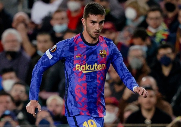 Торрес праздновал гол без логотипа «Барселоны» на форме и расплакался из-за упущенных моментов. Сильно расклеился Торрес праздновал гол без логотипа «Барселоны» на форме и расплакался из-за упущенных моментов. Сильно расклеился