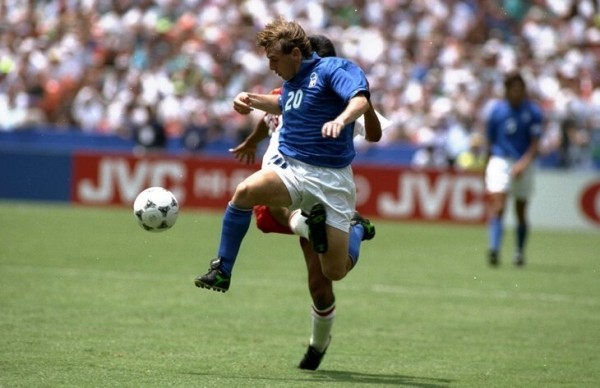 30 лет назад «Лацио» сменил владельца. И из середняка Серии А превратился в один из лучших клубов мира 30 лет назад «Лацио» сменил владельца. И из середняка Серии А превратился в один из лучших клубов мира