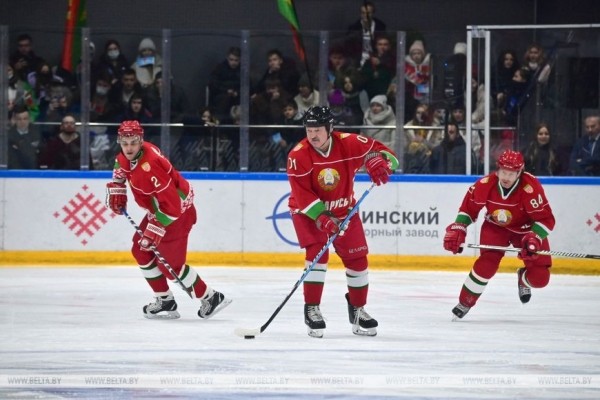 Команда Президента обыграла Гродненскую область и вырвалась в лидеры хоккейного турнира