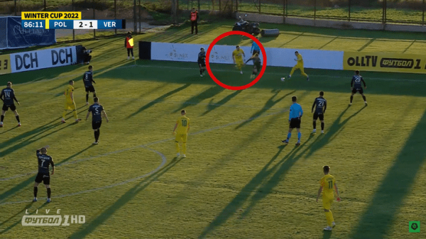 Чемпион мира в боксе Усик дебютировал в украинском футболе: мог забить первым касанием, и даже разогнал опасную атаку Чемпион мира в боксе Усик дебютировал в украинском футболе: мог забить первым касанием, и даже разогнал опасную атаку