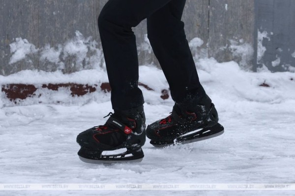 ФОТОФАКТ: В школах Могилева учащиеся осваивают катание на коньках и лыжах