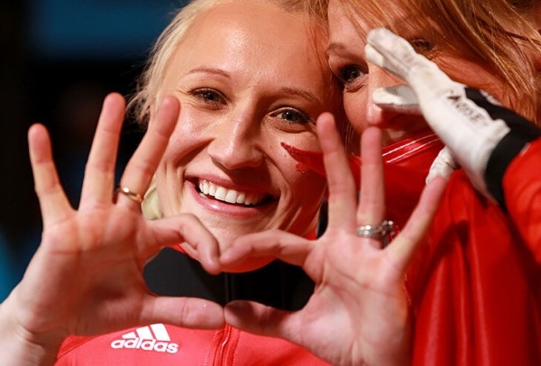 «Меня запугивали, подчиняли – я теряла себя». Канадская панк-звезда бобслея, которая перешла в сборную США и выиграла золото