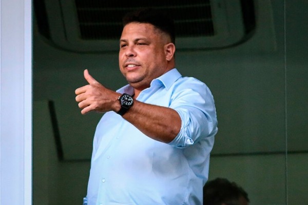 Роналдо в эфире: Холанду не хватает техники, Суперлига будет, Ромарио специально звал на тусовку, чтобы утомить перед играми Роналдо в эфире: Холанду не хватает техники, Суперлига будет, Ромарио специально звал на тусовку, чтобы утомить перед играми