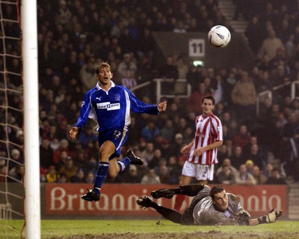 Игрок «МЮ» из великого финала ЛЧ-1999 много лет страдал от травмы колена, а теперь наслаждается работой в пиццерии