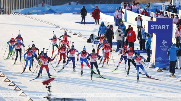 "Чаусы, вперед!" Белорусские биатлонисты получают тысячи лайков и слов поддержки на старте ОИ-2022