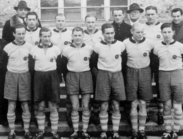 Видели свастику на лого «Баварии»? Клуб называли еврейским, и это злило нацистов – они даже навязали свою тактику Видели свастику на лого «Баварии»? Клуб называли еврейским, и это злило нацистов – они даже навязали свою тактику