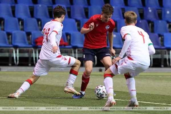 ФОТОФАКТ: Юношеский футбольный турнир "Кубок развития" проходит в Минске ФОТОФАКТ: Юношеский футбольный турнир "Кубок развития" проходит в Минске
