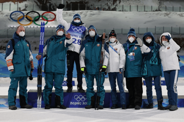 Смольский и Алимбекова посвящают себя друг другу: мотивация на успехи, помощь у трассы, замена расстройства на счастье и публичная нежность