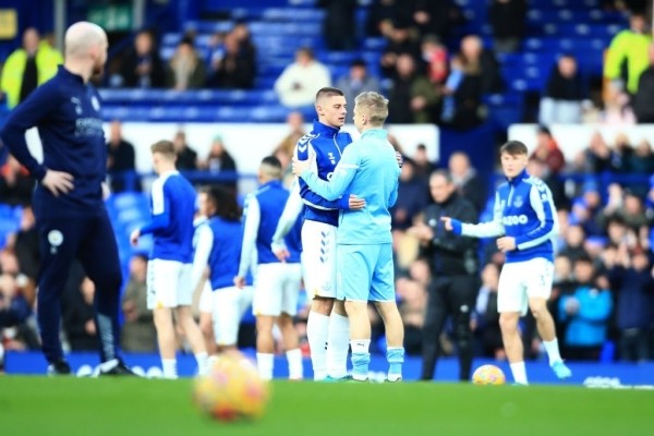 Мощнейшая поддержка Украины на матче «Эвертона» и «Манчестер Сити»: игроки с сине-желтыми флагами, огромный плакат поддержки – пробрало даже сотрудника белТВ