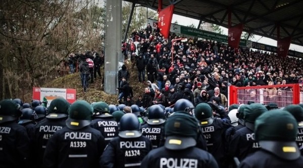 Столичное «Динамо» обожал министр – и клуб перестал проигрывать. Дело было в ГДР – гарант гегемонии отвечал за пытки и убийства неугодных, а потерял все за месяц Столичное «Динамо» обожал министр – и клуб перестал проигрывать. Дело было в ГДР – гарант гегемонии отвечал за пытки и убийства неугодных, а потерял все за месяц