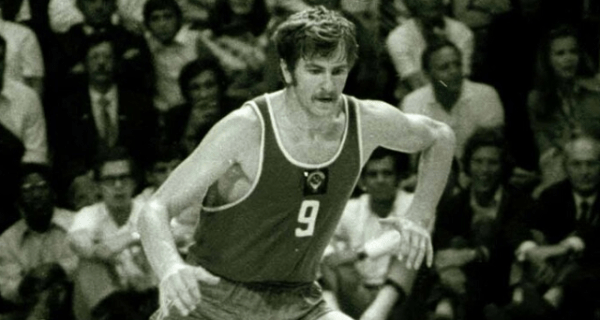 В детстве едва не потерял руку, любит США, отдал Тот Самый Пас в финале ОИ, в Лукашенко видит святого – таков лучший баскетболист в истории Беларуси