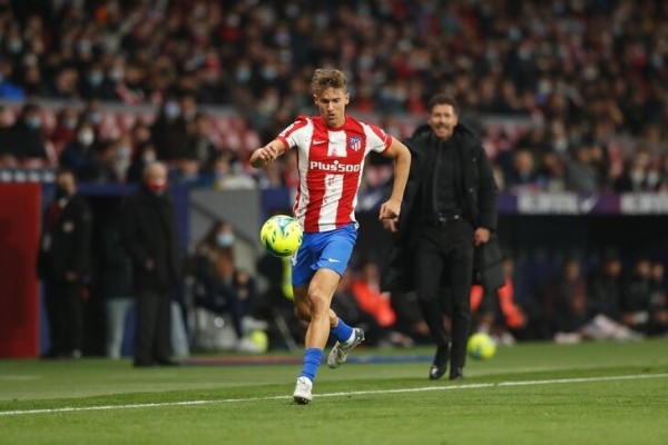 Что творится с «Атлетико»? У Облака провальный сезон, голов Суареса больше не хватает, а за спиной Симеоне плетут интриги