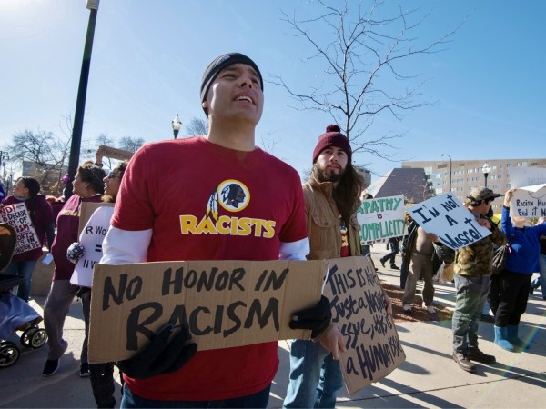 &laquo;Коммунисты в столице США&raquo;. Как клуб НФЛ отказался от расистского названия, полтора года готовил ребрендинг и провалился