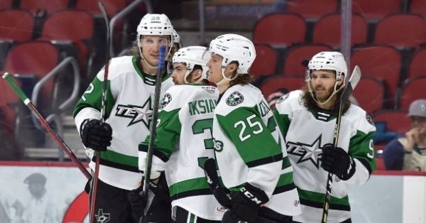 Хоккей.  Евгений Оксентюк оформил дебютную шайбу в АХЛ и был признан первой звездой матча
 